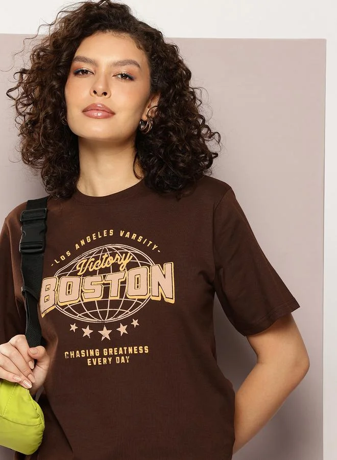 ديلينجر تيشيرت واسع بطبعة فارسيتي